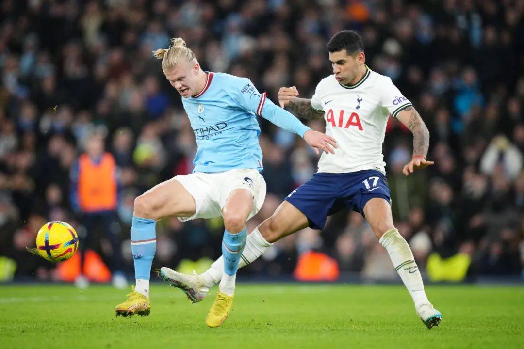 九游娱乐关于转折点！阿斯顿维拉再遭质疑；国王杯清晨攻防权衡；气氛紧张；临场指挥获称赞的信息